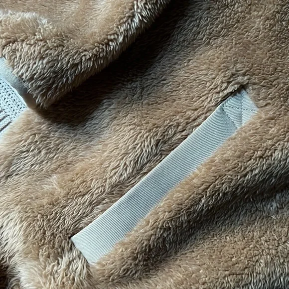 J. crew camel tan Sherpa half zip pullover fleece with neon green zipper - Picture 3 of 11